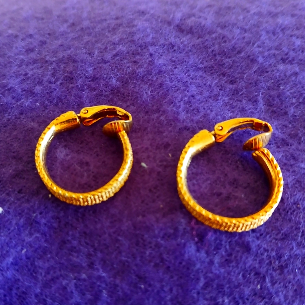 Gold rope clip earrings